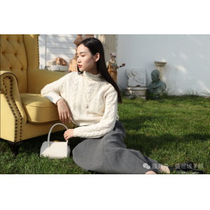 女士高领白色打底衫